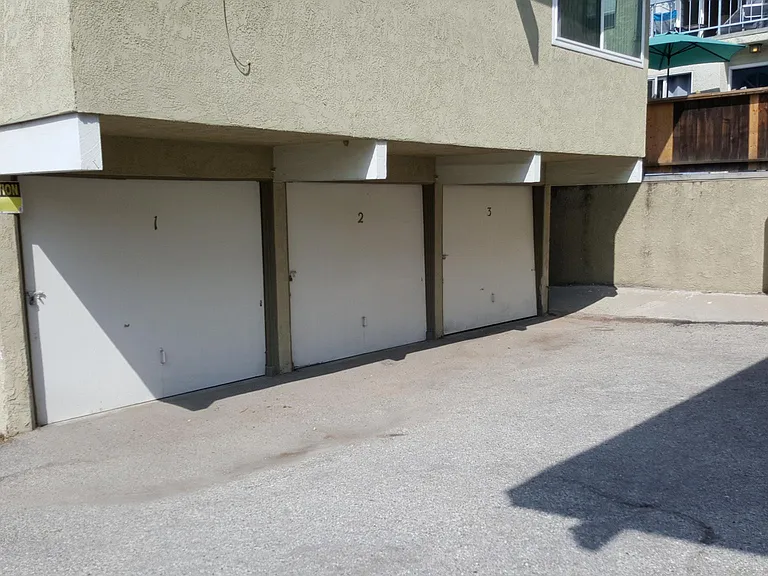 1850 Pacific Coast Hwy #3 — Photo 23