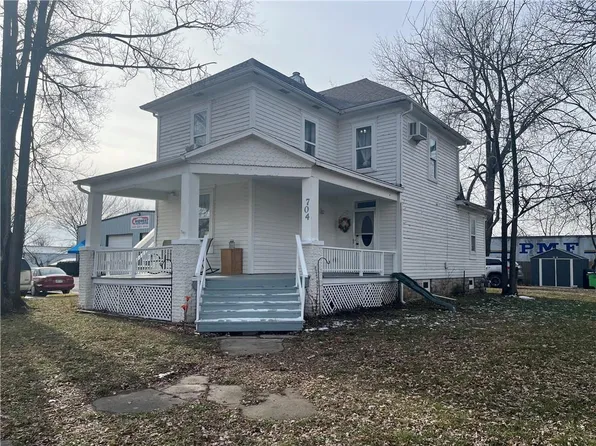 704 Main St, Wellsville, KS 66092
