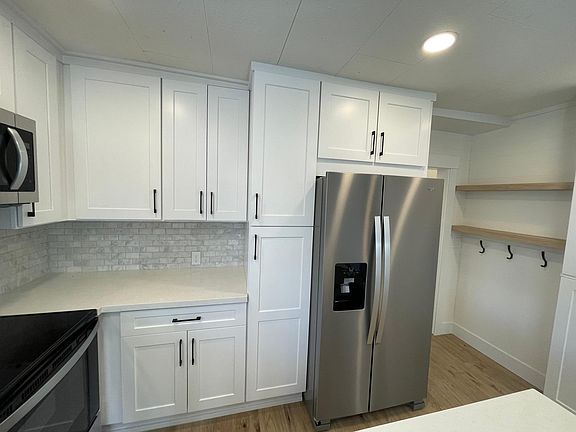 Amazing new kitchen with tons of cabinets and storage, all new- new stainless appliances, marble backsplash, solid quartz counters
