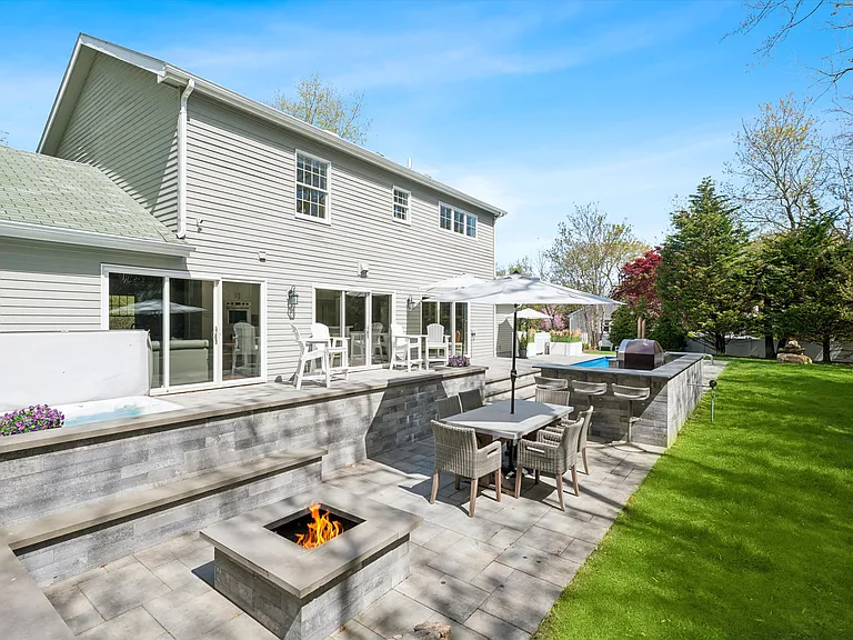 2 Tracy Dr — Photo 6