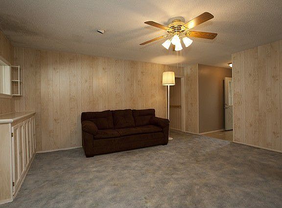 Spacious living room