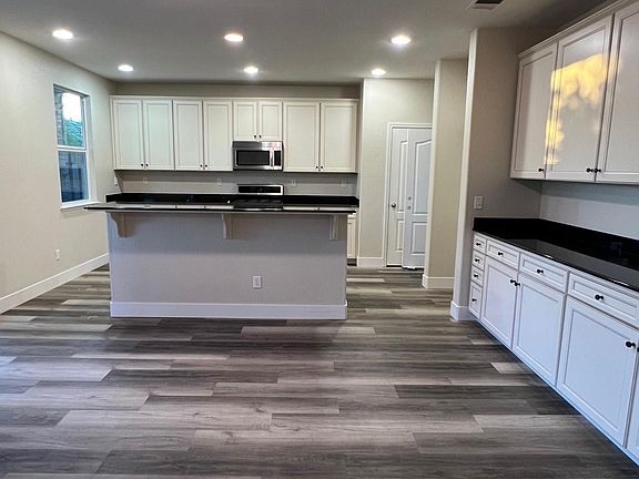 3rd image of 686 Havenwood Dr