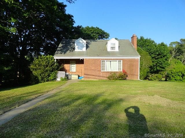 2nd image of 110 Great Neck Rd