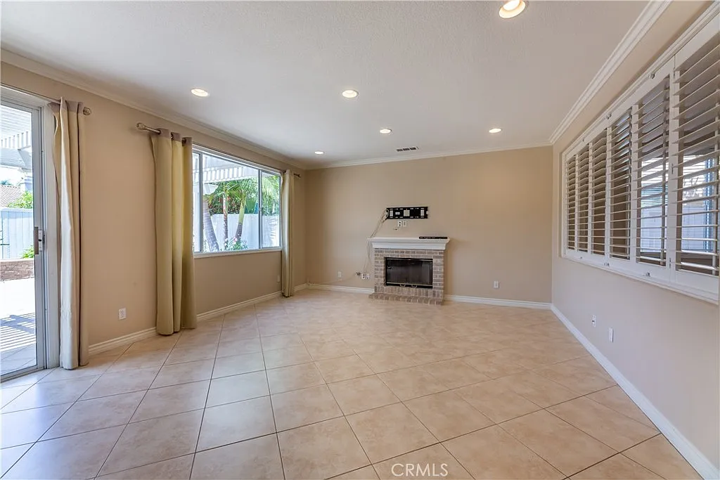 5 bed, 2844 sqft, $6,800 — Photo 1