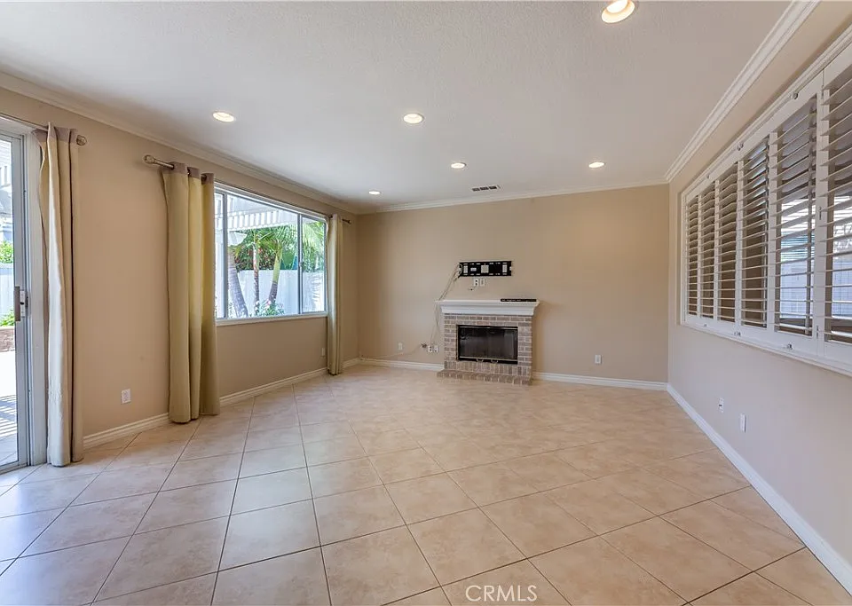 14 Monument Pl