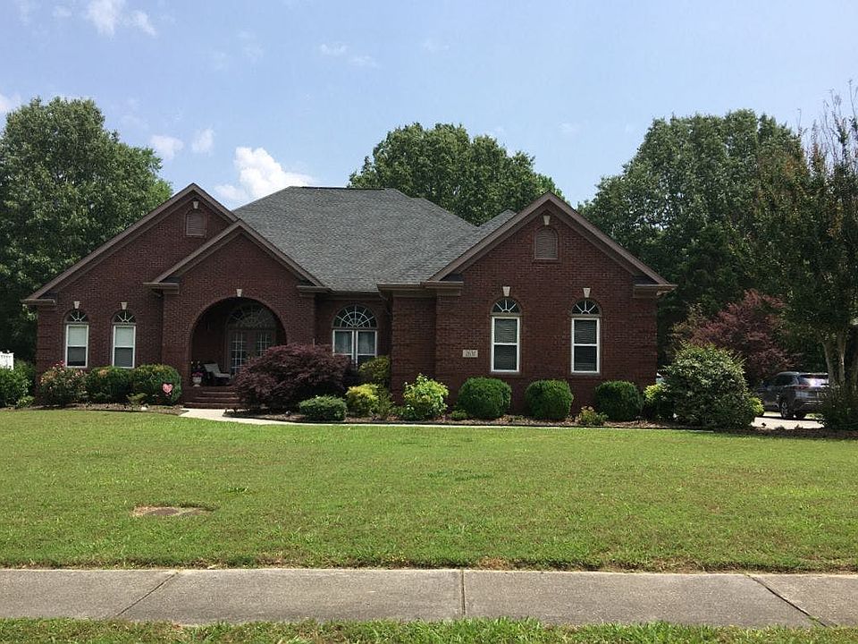 1st image of 2631 Calumet Dr SE