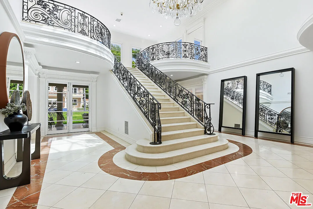 9 bed, 13.0 bath, 13404 sqft, $65,000 — Photo 3
