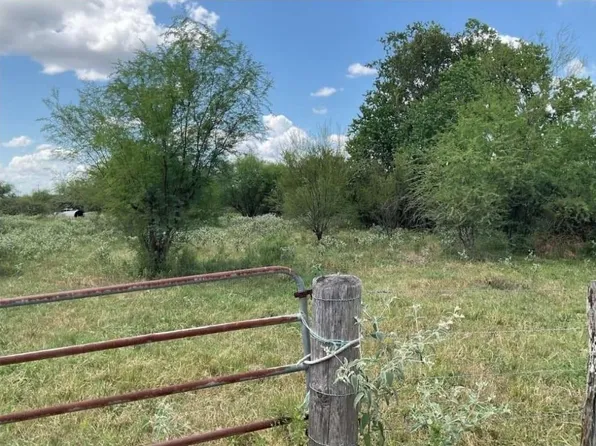 R16014 Navidad St, Edna, TX 77957