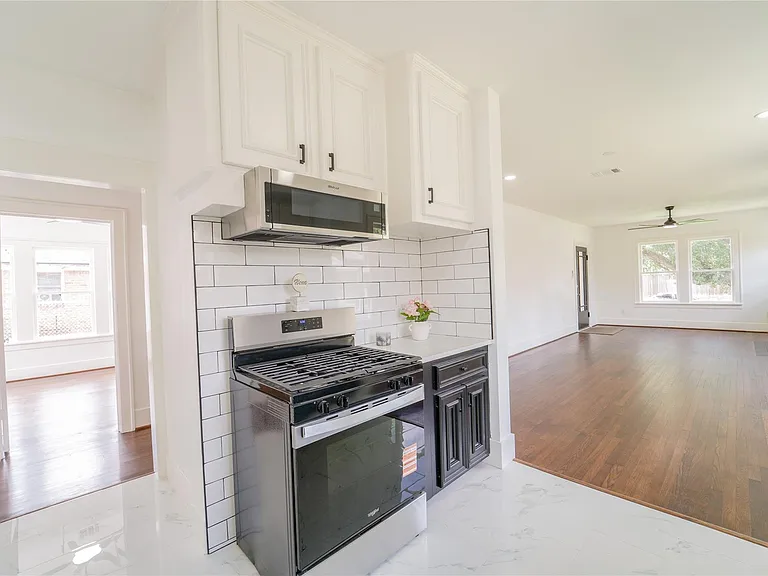 1569 Elliott St — Photo 7