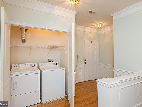 4th image of 411 Aggies Cir Unit 4