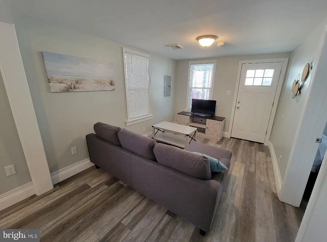 3 bed, 1360 sqft, $2,600 — Photo 3