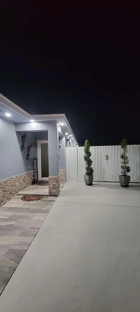 3 bed, 2.0 bath, 1321 sqft, $3,200 — Photo 1