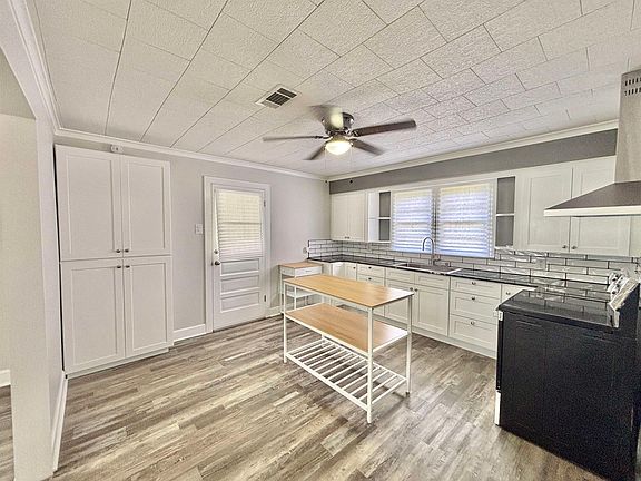 5th image of 609 Peach St