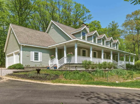 8745 Wheeler Oaks Dr, Williamsburg, MI 49690