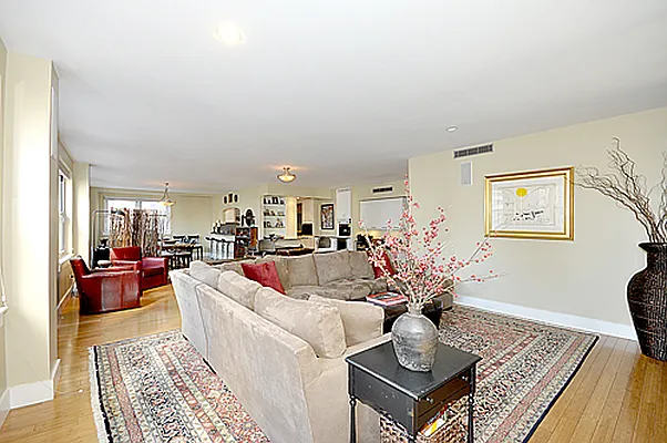 Sold by Industrie Residential | media 3