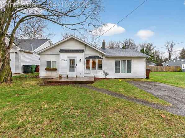 11152 Rhode Dr, Utica, MI 48317