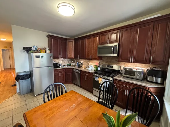259 E St #2, Boston, MA 02127