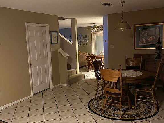 2nd image of 614 Carriage Ln