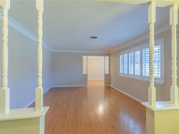 4th image of 341 Somerset Cir