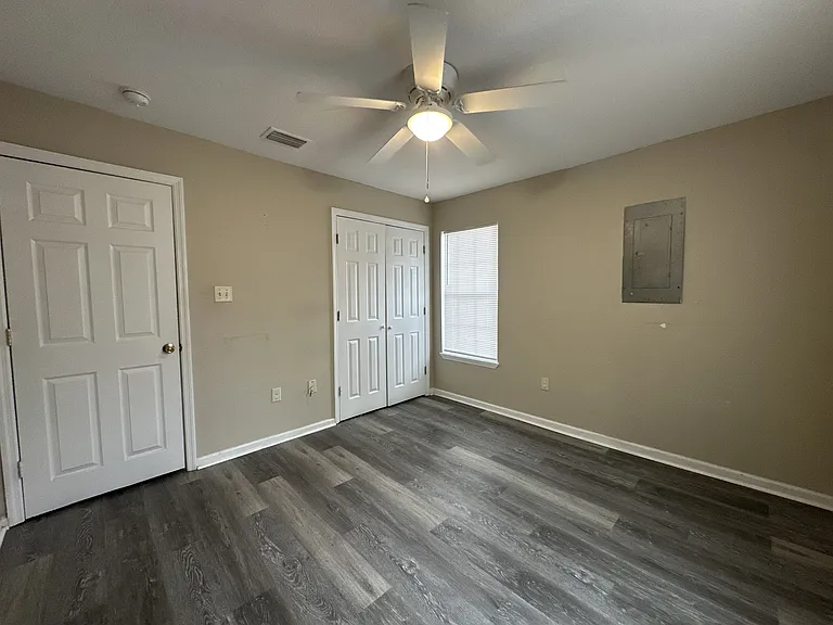 905 E Gordon St — Photo 7