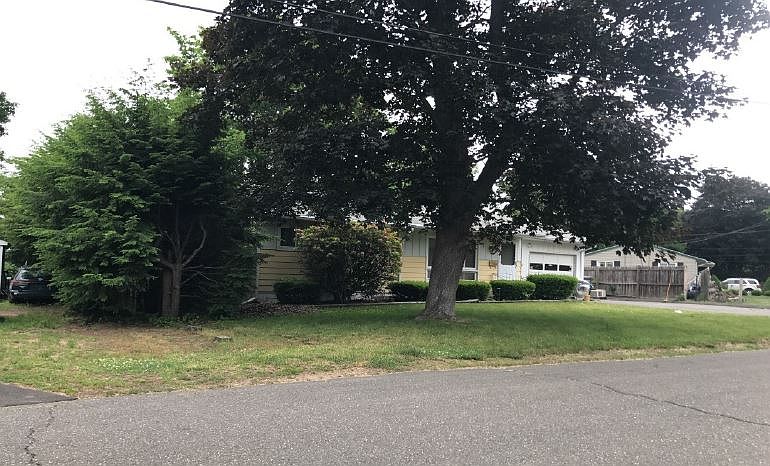 2nd image of 73 Beacon Manor Cir