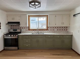 687 Wood St, Springdale, PA 15144