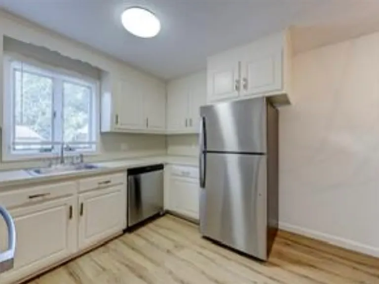 54 Oak St #11 — Photo 6
