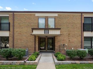 18397 University Park Dr, Livonia, MI 48152