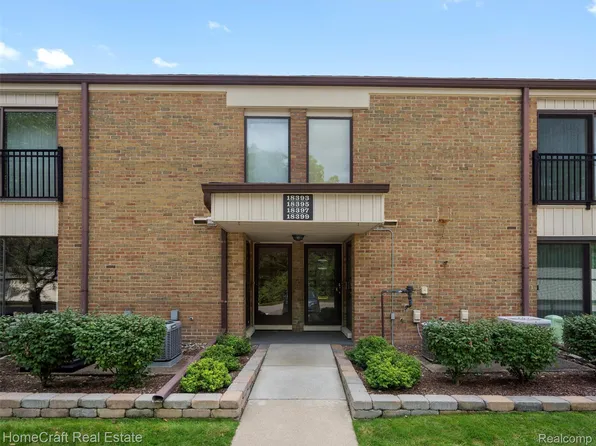 18397 University Park Dr, Livonia, MI 48152