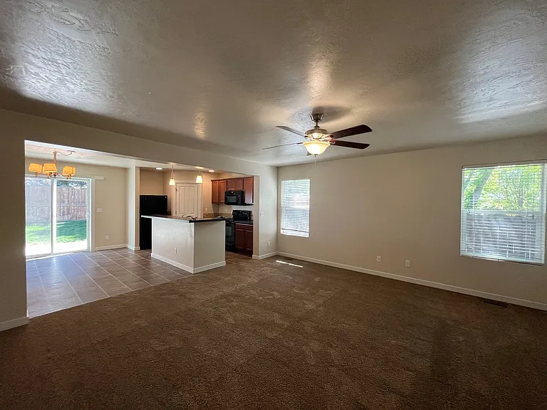 589 W Ramsbrook St — Photo 4
