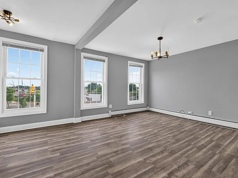 255 Kennedy Blvd — Photo 10