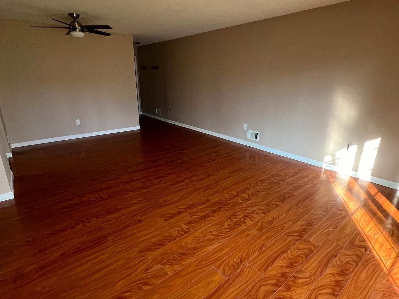 21 Cheshire Dr — Photo 3