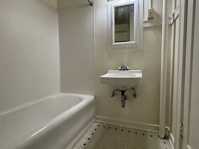 Belmont Apartments — Photo 30