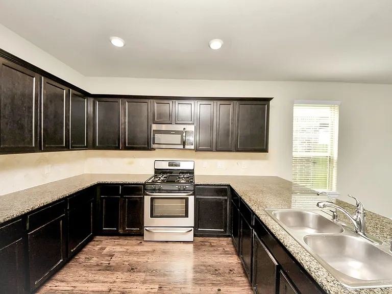 1437 Northwood Springs Dr — Photo 8