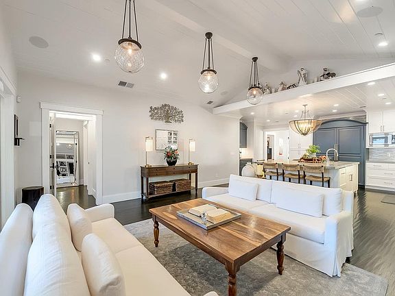3rd image of 112 Los Gatos Blvd