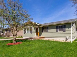 1153 Wren Rd, Waterloo, IA 50701