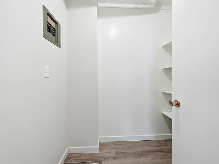 27 Vaughn St — Photo 33