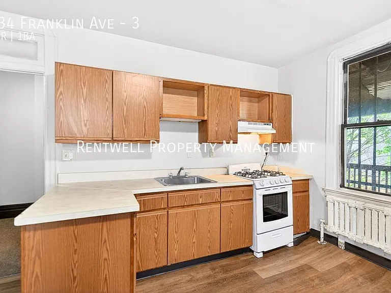 734 Franklin Ave #3 — Photo 2