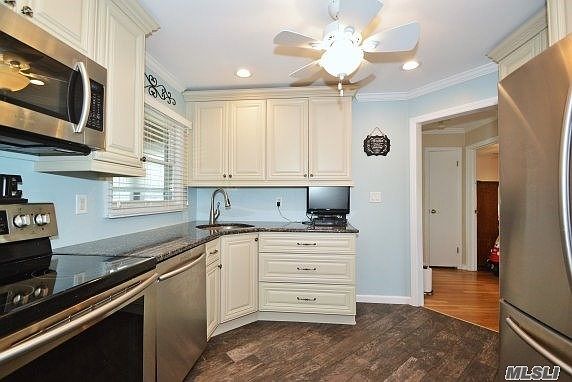4th image of 248 N Elm St