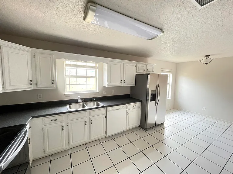 2212 Peachwood Ct — Photo 11