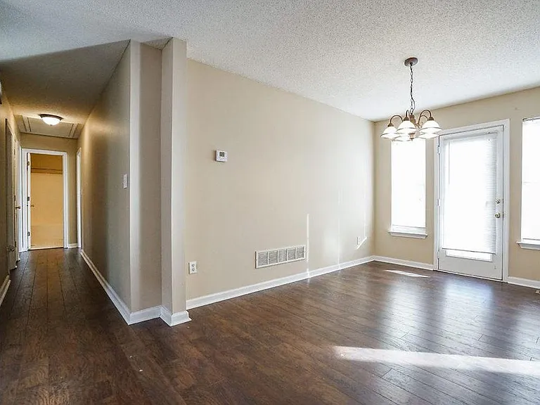 1935 Venesa Cir — Photo 50