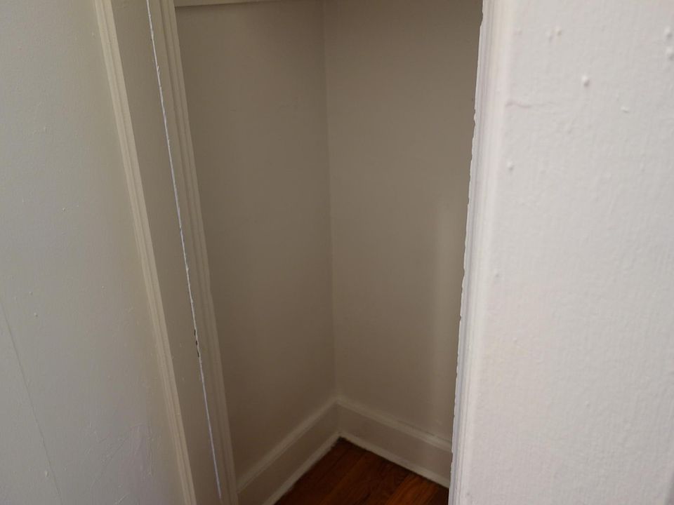 1st image of 195 Livingston Ave #1