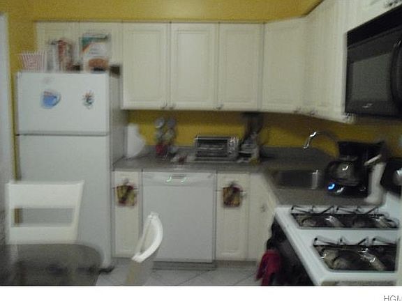 3rd image of 3 Charles Ln APT 1F