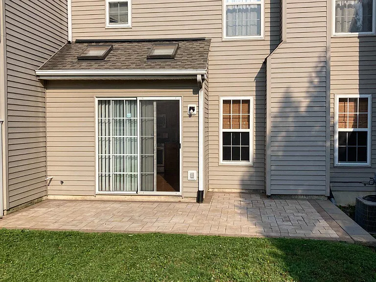 2623 Virginia Ln — Photo 2