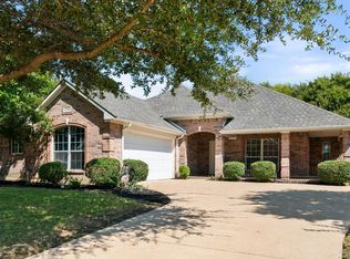 2724 Forest Lake Dr, Grand Prairie, TX 75052