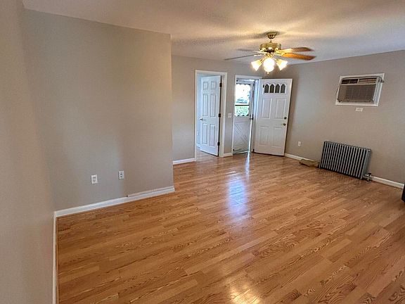4th image of 832 Brook St