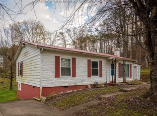 310 Walnut Dr, Hurricane, WV 25526