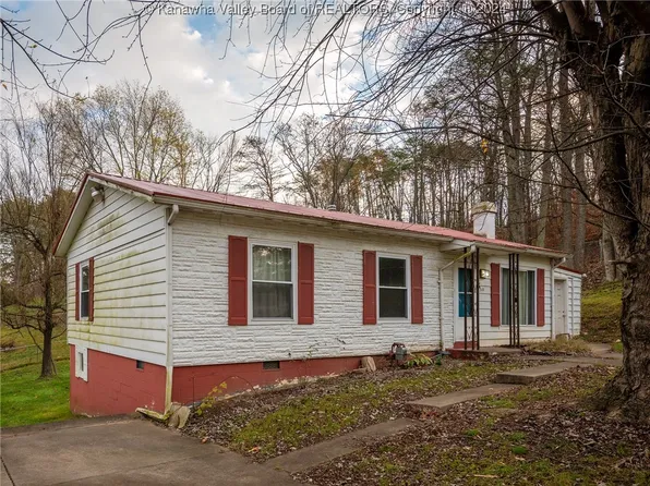 310 Walnut Dr, Hurricane, WV 25526