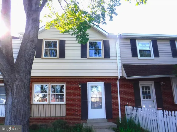 1810 Fort Pulaski Ct, Dumfries, VA 22026