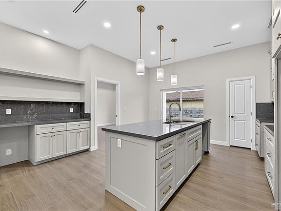 3rd image of 617 W 25th St
